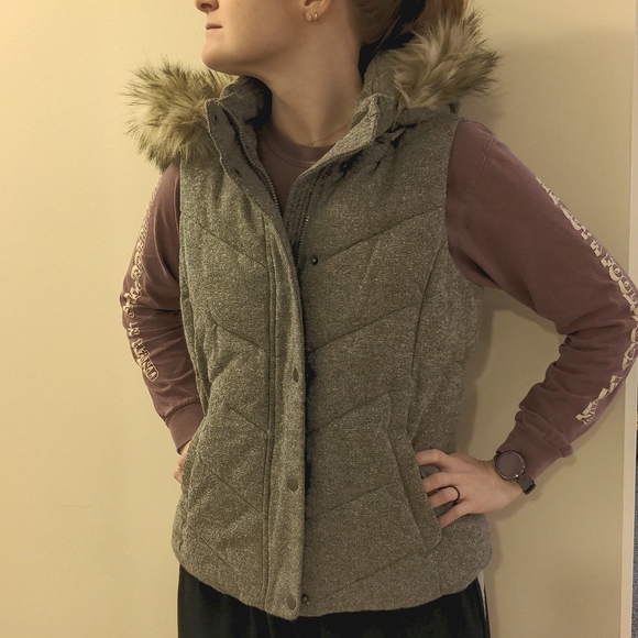 Gap Quilted Puffer Vest with Removable Hood Size S - Picture 7 of 7